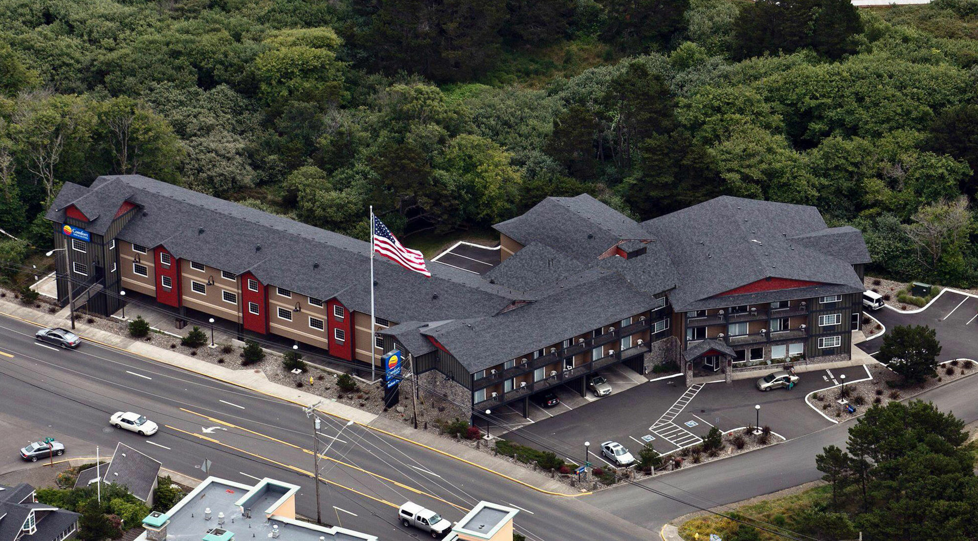 Comfort Inn & Suites Lincoln City Exterior photo
